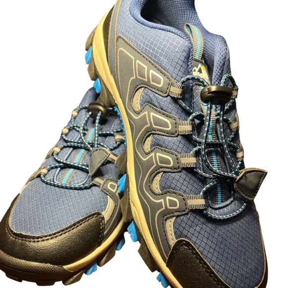 Uovo Outdoors - Boys running, tennis, hiking shoe - Size 9.5 new w/o box